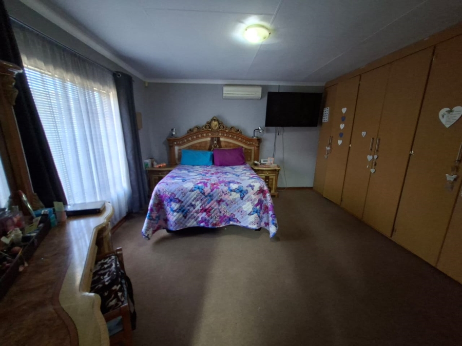3 Bedroom Property for Sale in Azalea Park North West